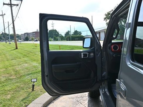 Used 2021 Jeep Gladiator Rubicon w/ Cold Weather Group AWD/4WD image 20