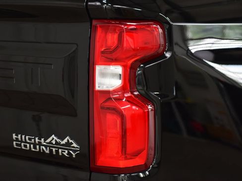 Used 2025 Chevrolet Silverado 1500 High Country w/ High Country Premium Package AWD/4WD image 19