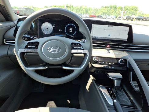 Used 2024 Hyundai Elantra SEL FWD image 8