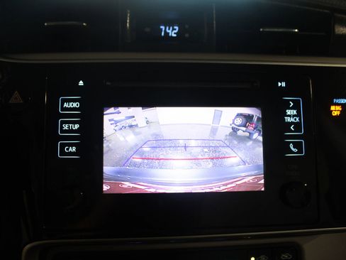 Used 2018 Toyota Corolla LE image 18