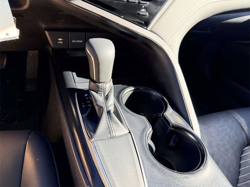 Certified 2019 Toyota Camry SE image 6