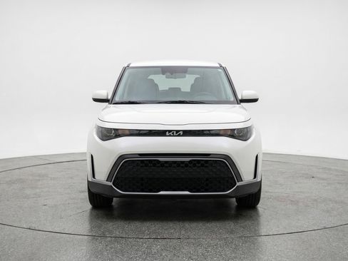 Used 2025 Kia Soul LX w/ LX Technology Package image 2