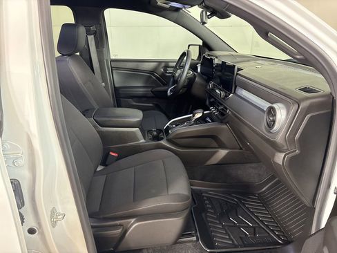 Used 2025 Chevrolet Colorado LT w/ Advanced Trailering Package AWD/4WD image 16