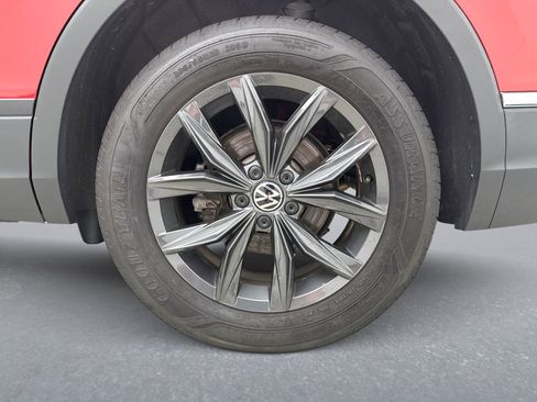 Used 2024 Volkswagen Tiguan SE AWD/4WD image 21