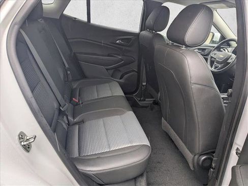 Used 2025 Chevrolet Trax LT w/ LT Convenience Package image 18