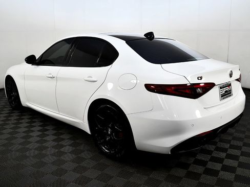 Used 2020 Alfa Romeo Giulia AWD w/ Quick Order Package 22J Sport image 11