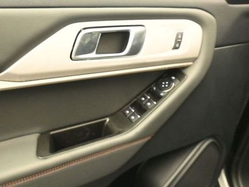 New 2026 Ford Explorer Active RWD image 14