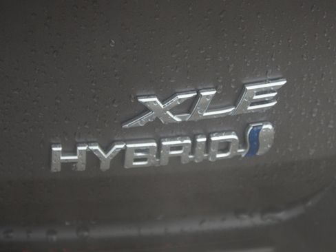 Used 2024 Toyota Sienna XLE image 18