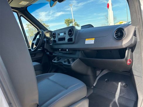 Used 2025 Mercedes-Benz Sprinter 2500 image 26
