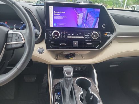 Used 2023 Toyota Highlander Limited FWD image 21
