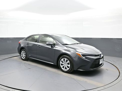 Certified 2024 Toyota Corolla LE image 4