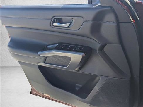 Used 2022 Nissan Pathfinder SL AWD/4WD image 9