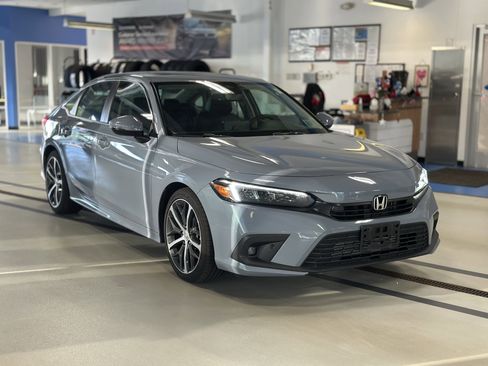 Used 2024 Honda Civic Touring image 3