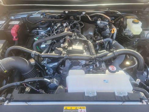 Certified 2025 Toyota Tacoma SR5 image 32