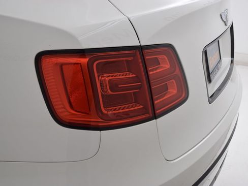 Used 2020 Bentley Bentayga Design Series AWD/4WD image 13