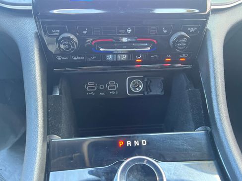 Used 2022 Jeep Grand Cherokee Limited image 26