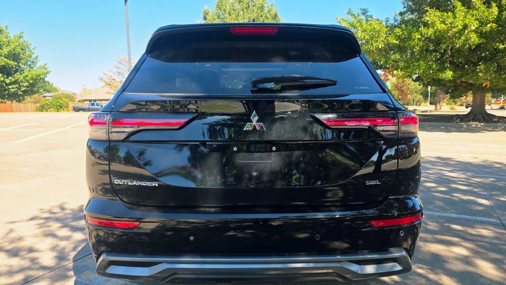 Used 2025 Mitsubishi Outlander AWD image 17