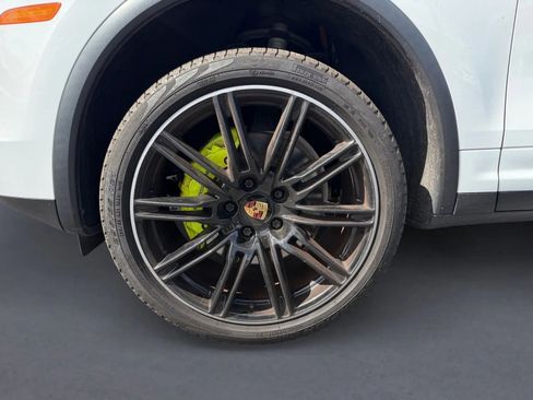 Used 2016 Porsche Cayenne S w/ Premium Package image 14