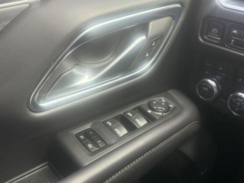 Used 2022 GMC Yukon SLT AWD/4WD image 12