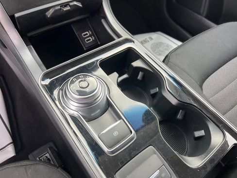 Used 2020 Ford Edge SE image 11