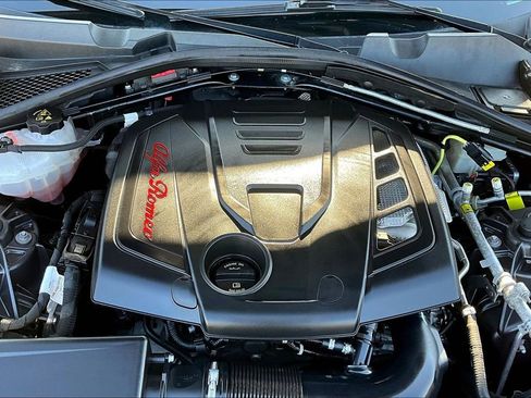 Used 2022 Alfa Romeo Giulia Veloce image 31