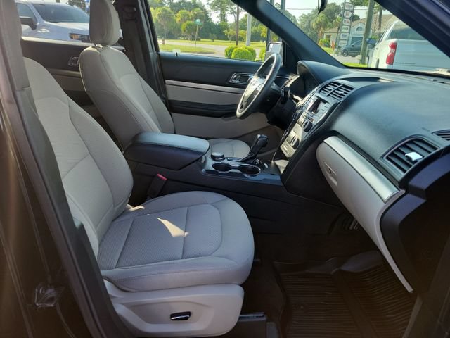 Used 2018 Ford Explorer XLT AWD/4WD image 30