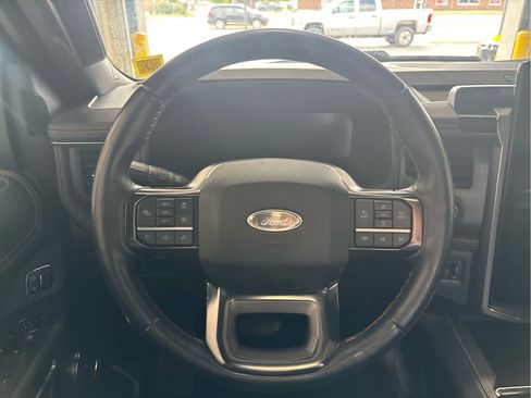 Certified 2024 Ford Expedition Platinum AWD/4WD image 10