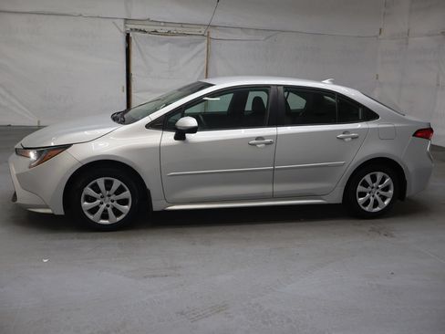 Used 2022 Toyota Corolla LE FWD image 4