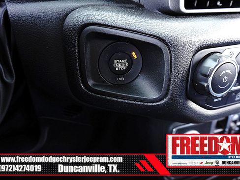 Used 2025 Jeep Gladiator Sport AWD/4WD image 39