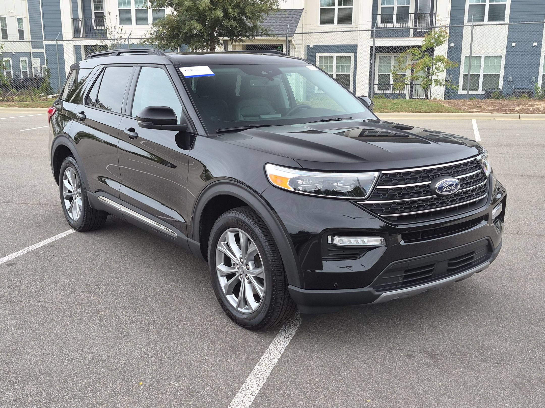 Certified 2024 Ford Explorer XLT AWD/4WD image 2