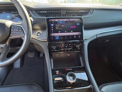 Used 2024 Jeep Grand Cherokee L Limited w/ Luxury Tech Group II AWD/4WD image 23