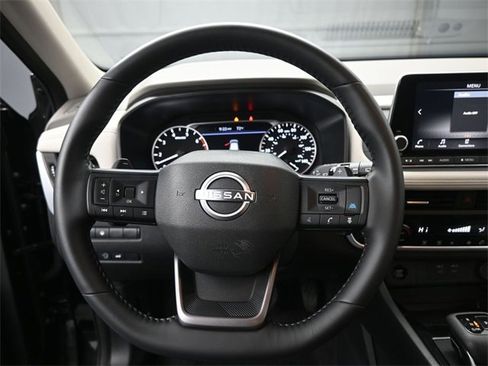 Used 2025 Nissan Rogue SV image 7