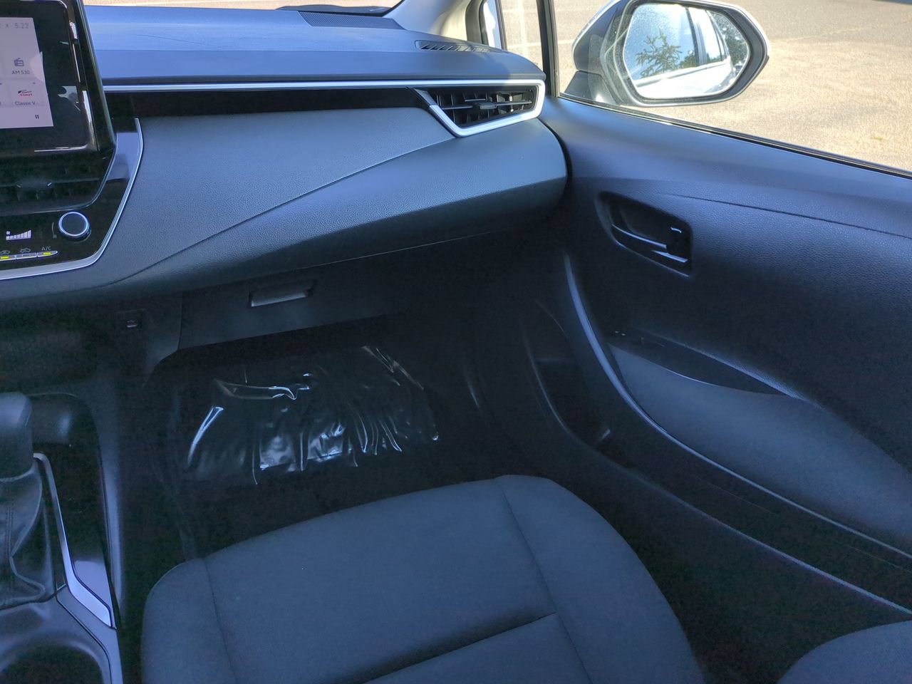Used 2025 Toyota Corolla LE FWD image 16