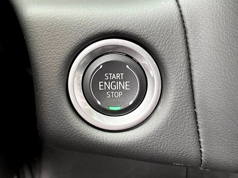 Used 2024 Chevrolet Suburban High Country image 9