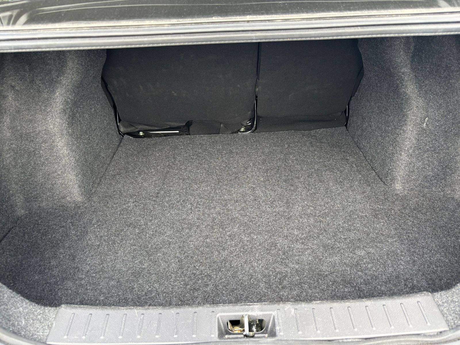 Used 2025 Nissan Versa SV FWD image 28