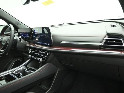 Used 2024 Chevrolet Traverse RS w/ LPO, Floor Liner Package image 28