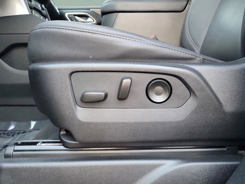 Used 2024 Chevrolet Suburban LT image 24