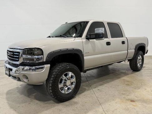 Used 2005 GMC Sierra 2500 SLE w/ Heavy-Duty Power Package AWD/4WD image 1