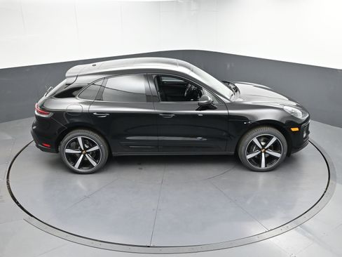 Certified 2025 Porsche Macan image 38