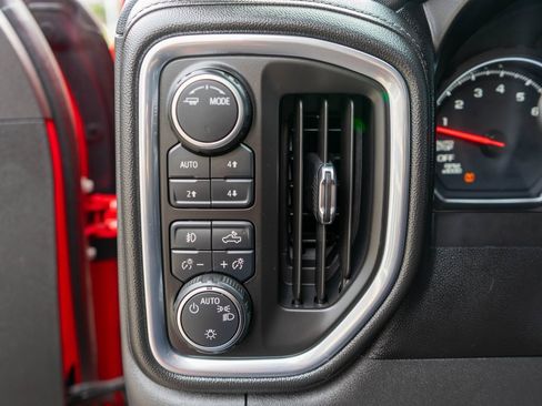 Used 2020 Chevrolet Silverado 1500 LT Trail Boss w/ Bed Protection Package image 17