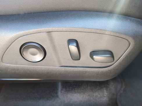 Used 2025 Chevrolet Traverse RS image 25