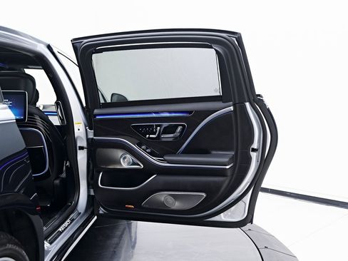 Used 2025 Mercedes-Benz Maybach S 580 4MATIC image 35