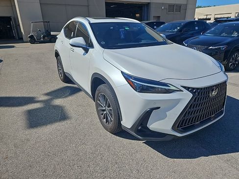 Used 2024 Lexus NX 250 FWD image 2