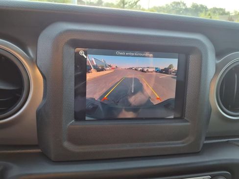 Certified 2023 Jeep Gladiator Sport image 16