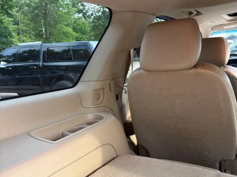 Used 2011 Cadillac Escalade Premium AWD/4WD image 22