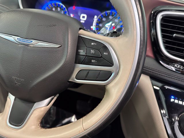 Used 2020 Chrysler Pacifica Limited FWD image 29