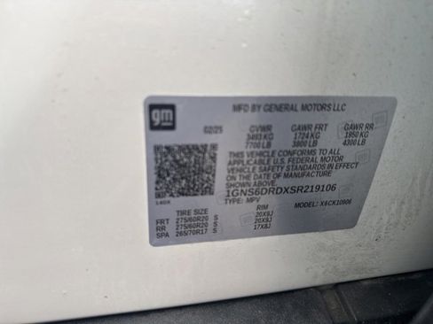 Used 2025 Chevrolet Suburban Z71 image 14