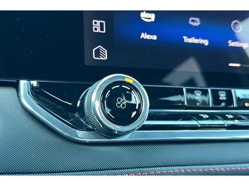 Used 2024 Chevrolet Colorado Z71 w/ Safety Package image 28