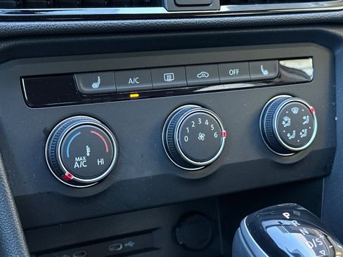 Used 2022 Volkswagen Taos SE image 20