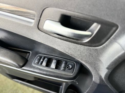 Used 2020 Chrysler 300 Touring w/ Sport Appearance Package image 17